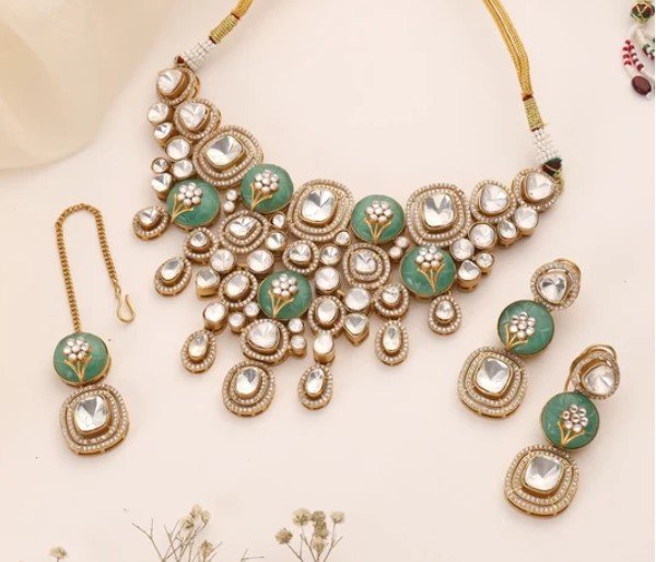 Choker or Long Necklace? Indian Kundan Jewelry Gives You Both Options
